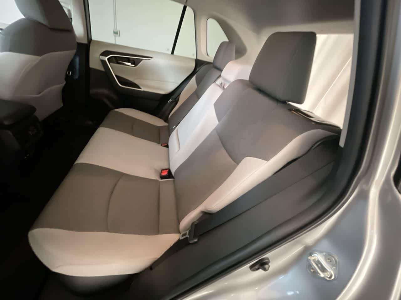 Thumbnail: 2021 Toyota RAV4 - 23