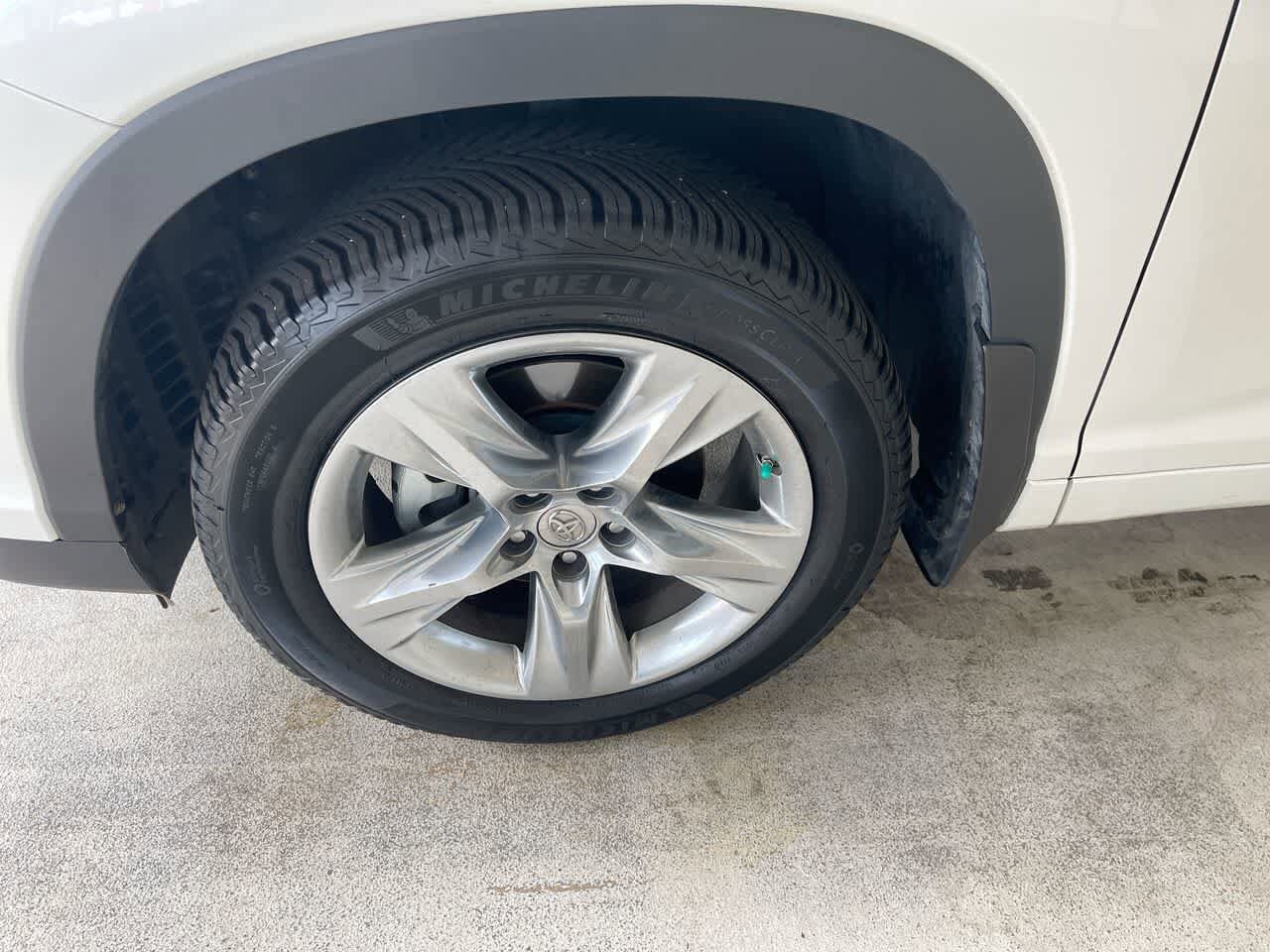 Thumbnail: 2014 Toyota Highlander - 10