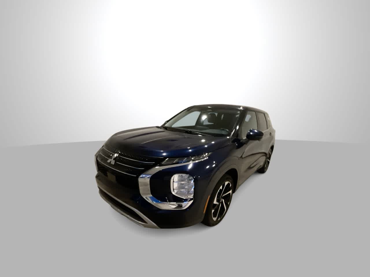 Thumbnail: 2023 Mitsubishi Outlander - 4