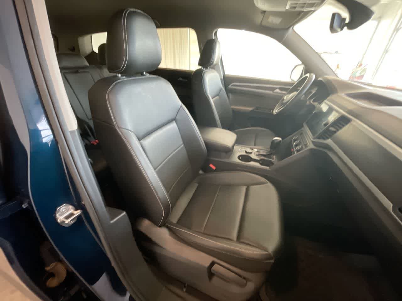 Thumbnail: 2021 Volkswagen Atlas - 24