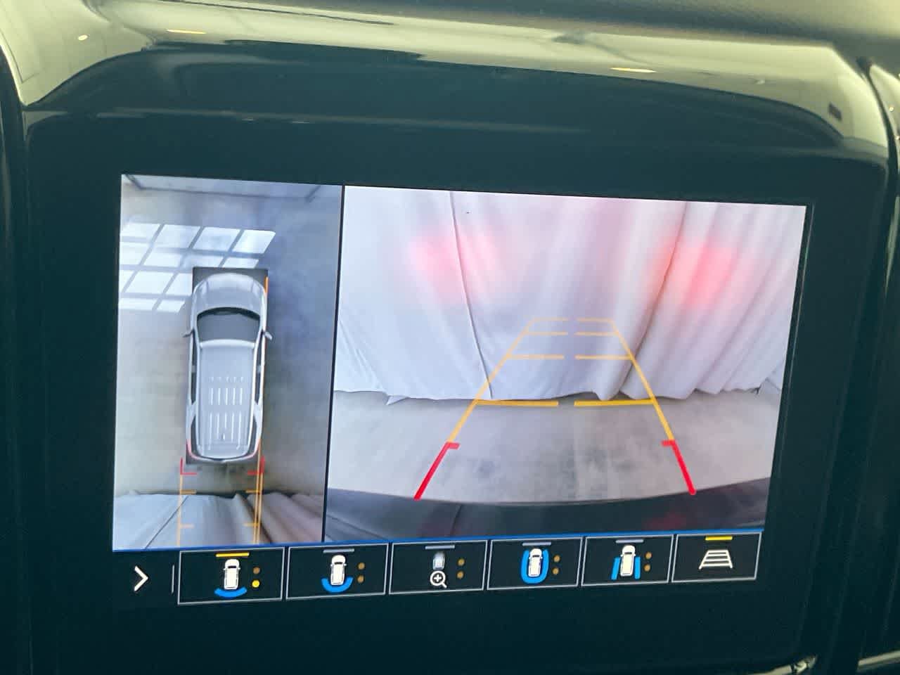 Thumbnail: 2020 Chevrolet Traverse - 17