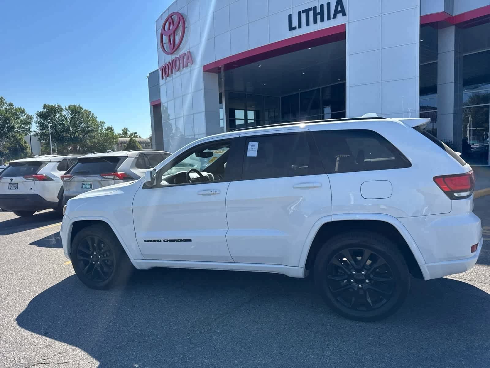 Thumbnail: 2018 Jeep Grand Cherokee - 11