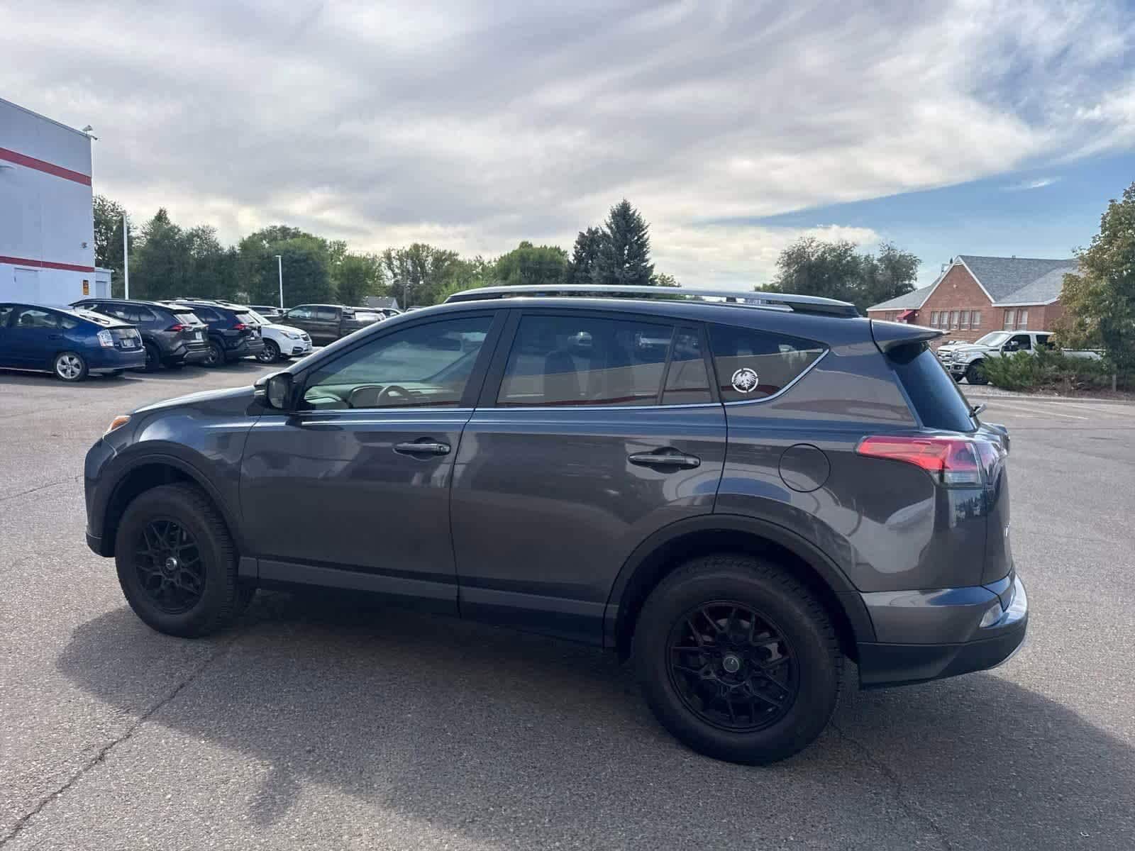 Thumbnail: 2018 Toyota RAV4 - 17