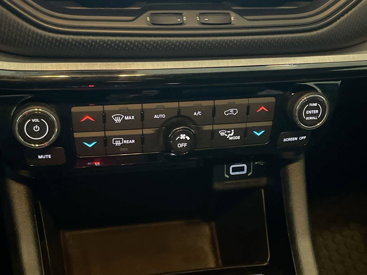 Thumbnail: 2023 Jeep Compass - 18