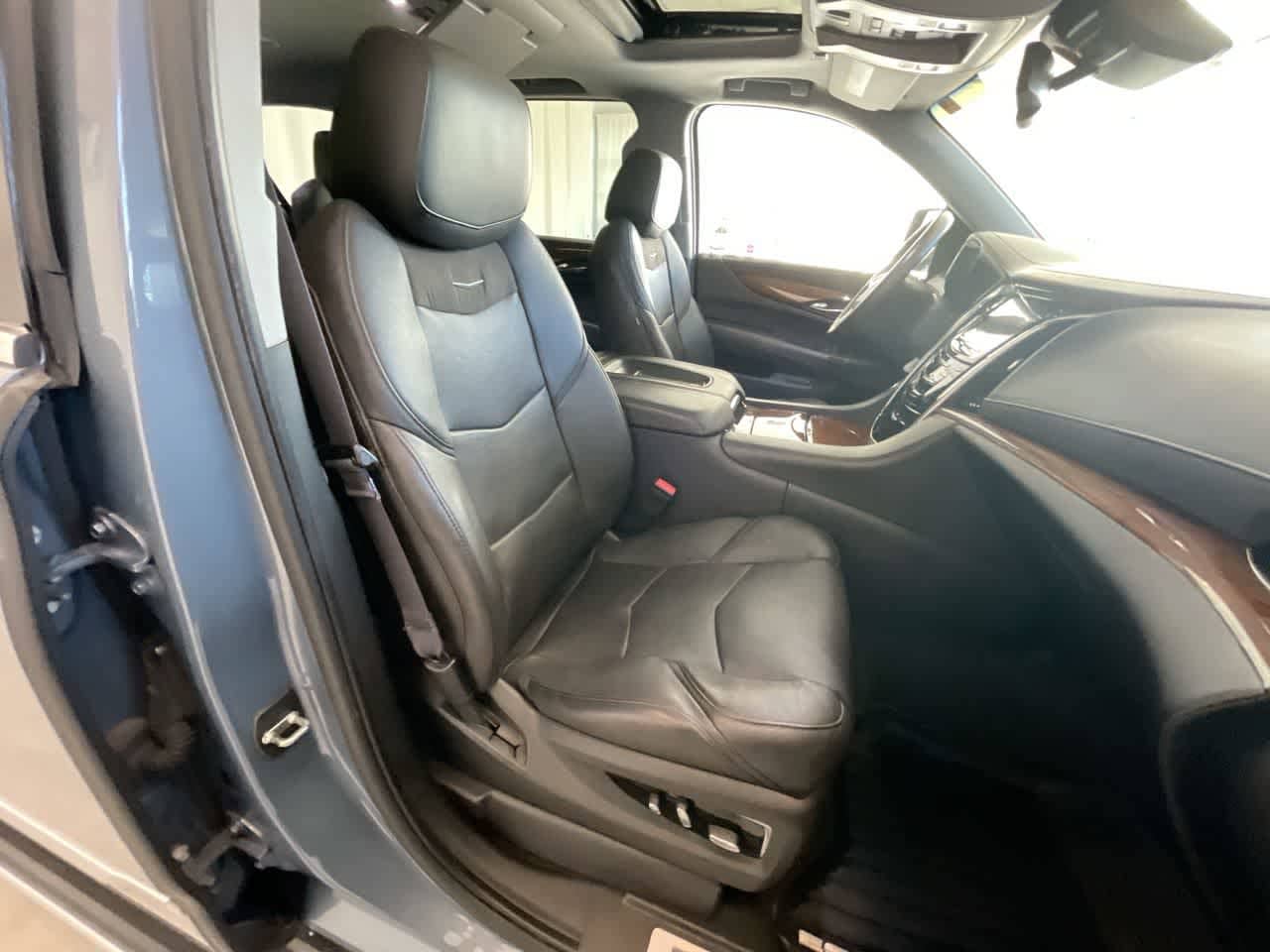 Thumbnail: 2016 Cadillac Escalade - 26