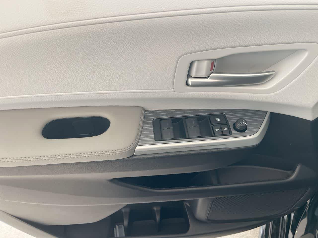 Thumbnail: 2025 Toyota Sienna - 13