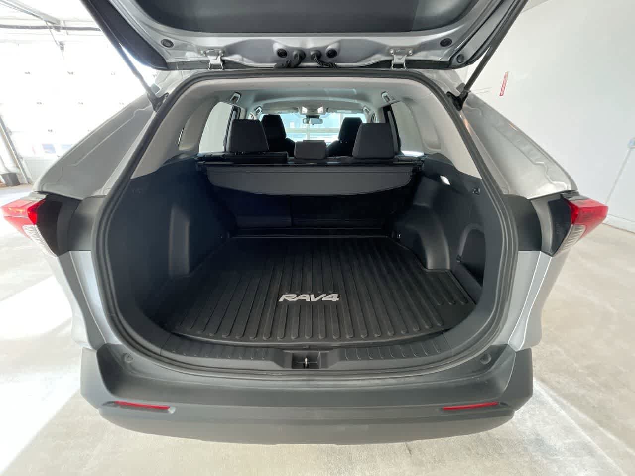 Thumbnail: 2022 Toyota RAV4 - 23