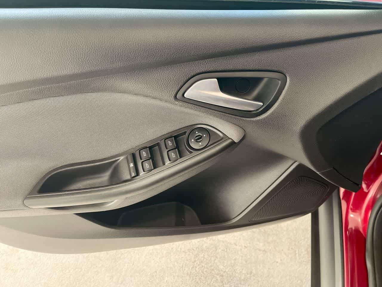 Thumbnail: 2014 Ford Focus - 13