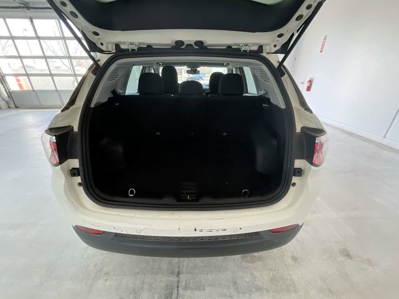 Thumbnail: 2018 Jeep Compass - 23