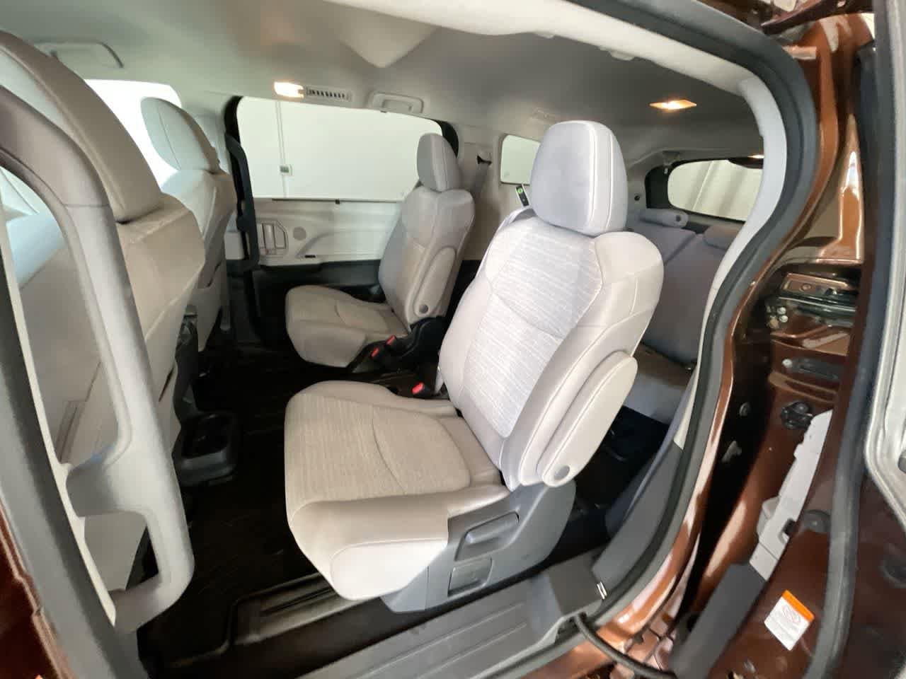 Thumbnail: 2023 Toyota Sienna - 22