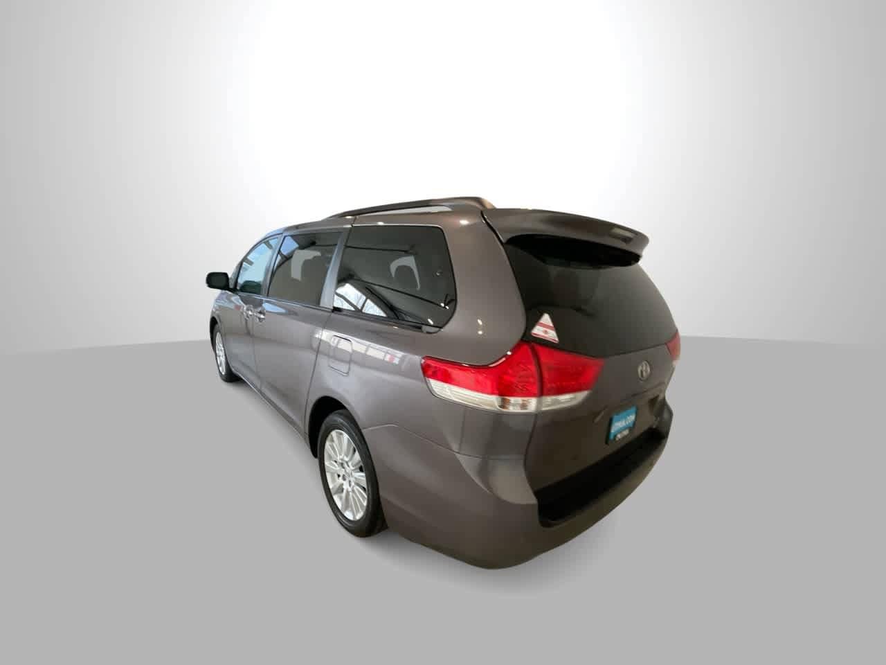 Thumbnail: 2014 Toyota Sienna - 5