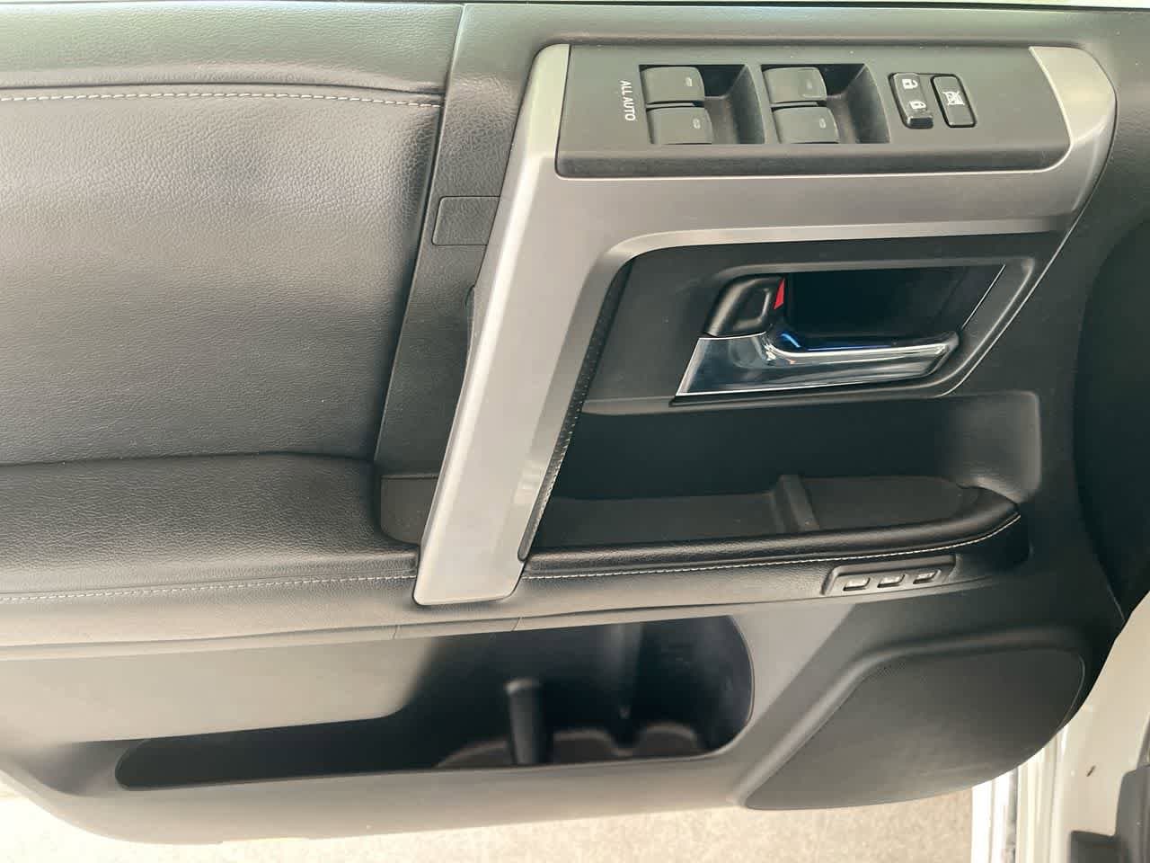 Thumbnail: 2016 Toyota 4Runner - 13