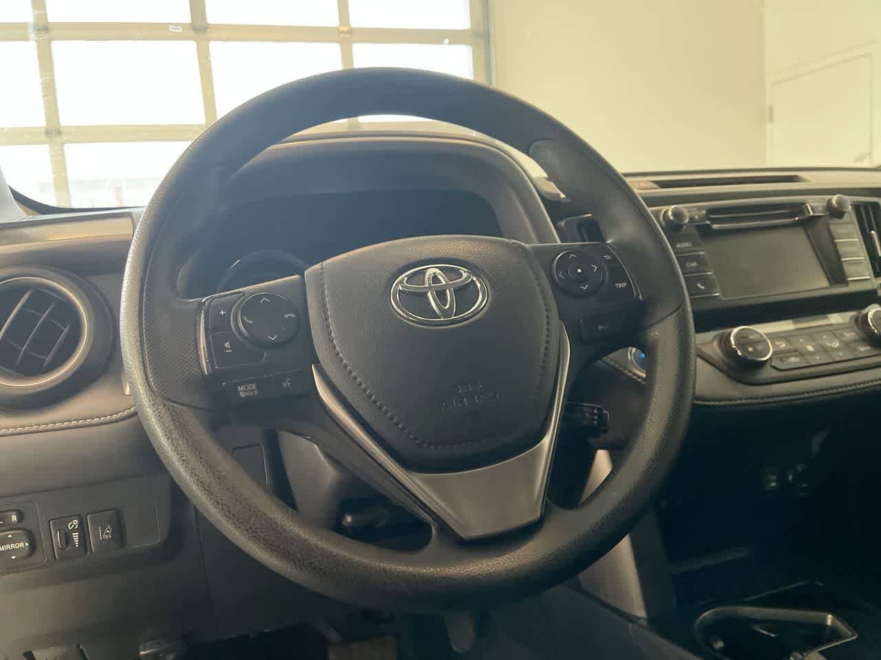 Thumbnail: 2018 Toyota RAV4 - 14