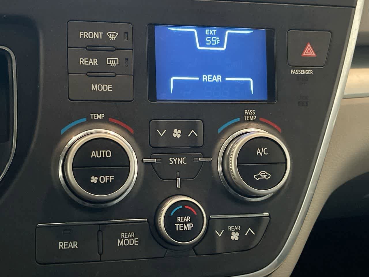 Thumbnail: 2015 Toyota Sienna - 18