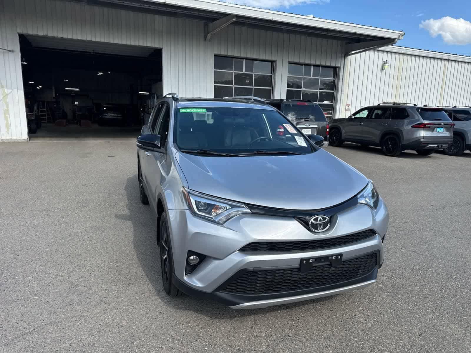 Thumbnail: 2016 Toyota RAV4 - 8