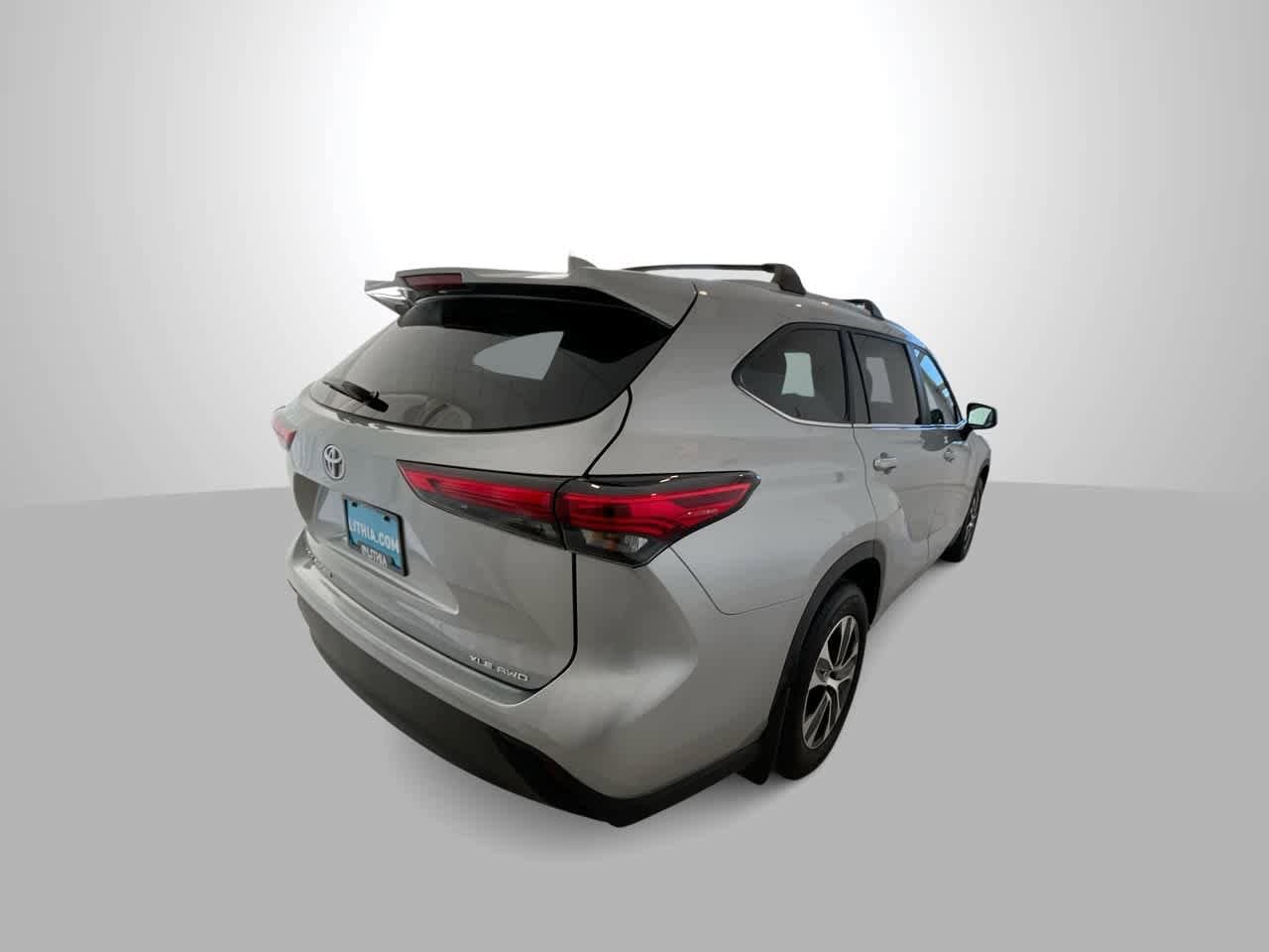 Thumbnail: 2023 Toyota Highlander - 8