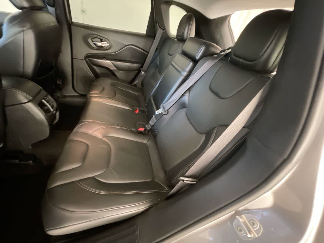 Thumbnail: 2019 Jeep Cherokee - 22