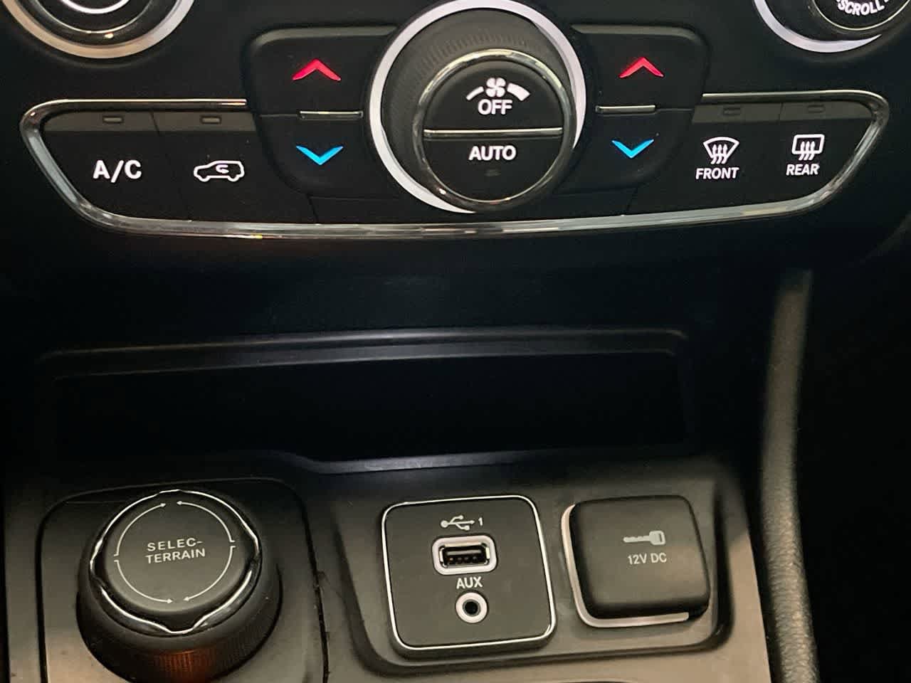 Thumbnail: 2020 Jeep Cherokee - 19