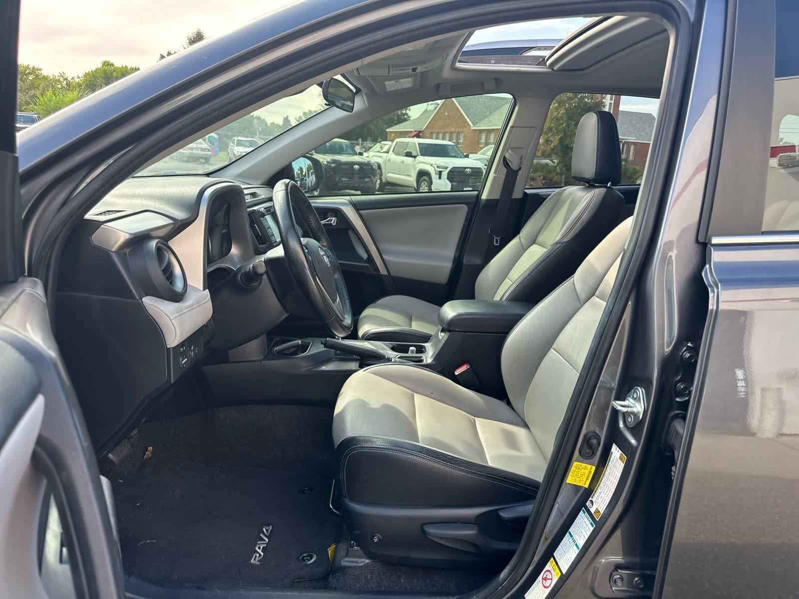 Thumbnail: 2018 Toyota RAV4 - 31