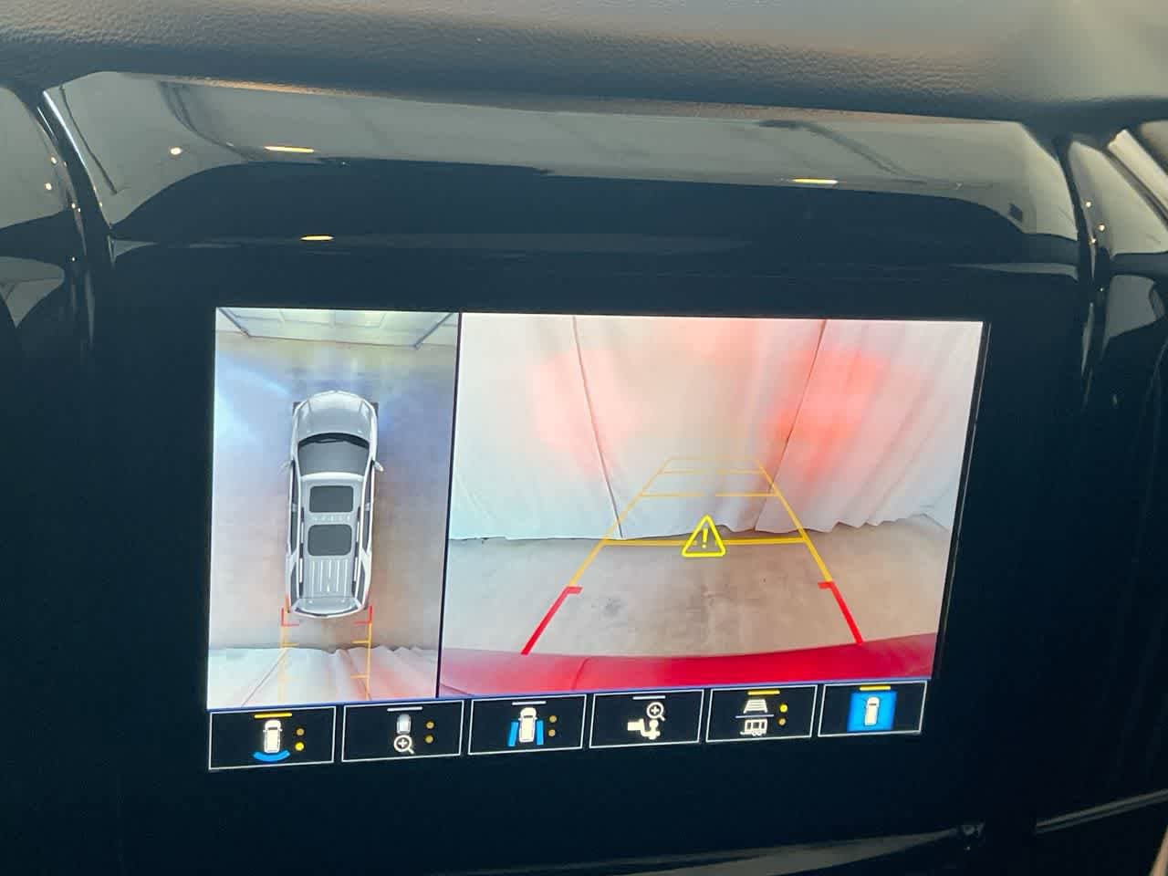 Thumbnail: 2023 Chevrolet Traverse - 17