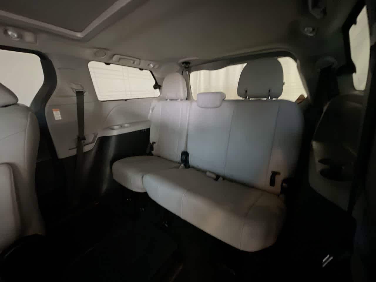 Thumbnail: 2017 Toyota Sienna - 24