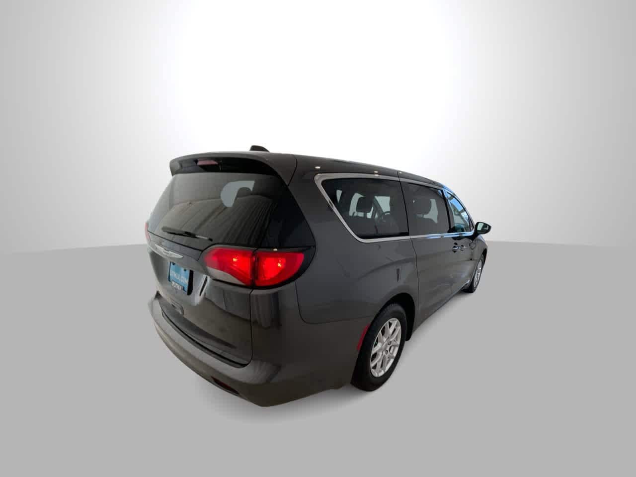 Thumbnail: 2021 Chrysler Voyager - 8