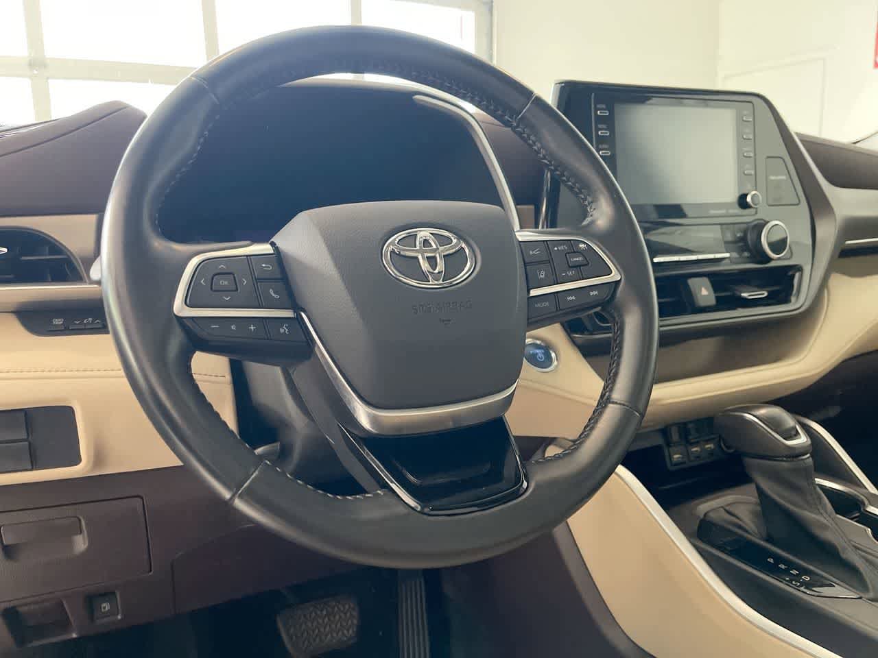 Thumbnail: 2021 Toyota Highlander - 15