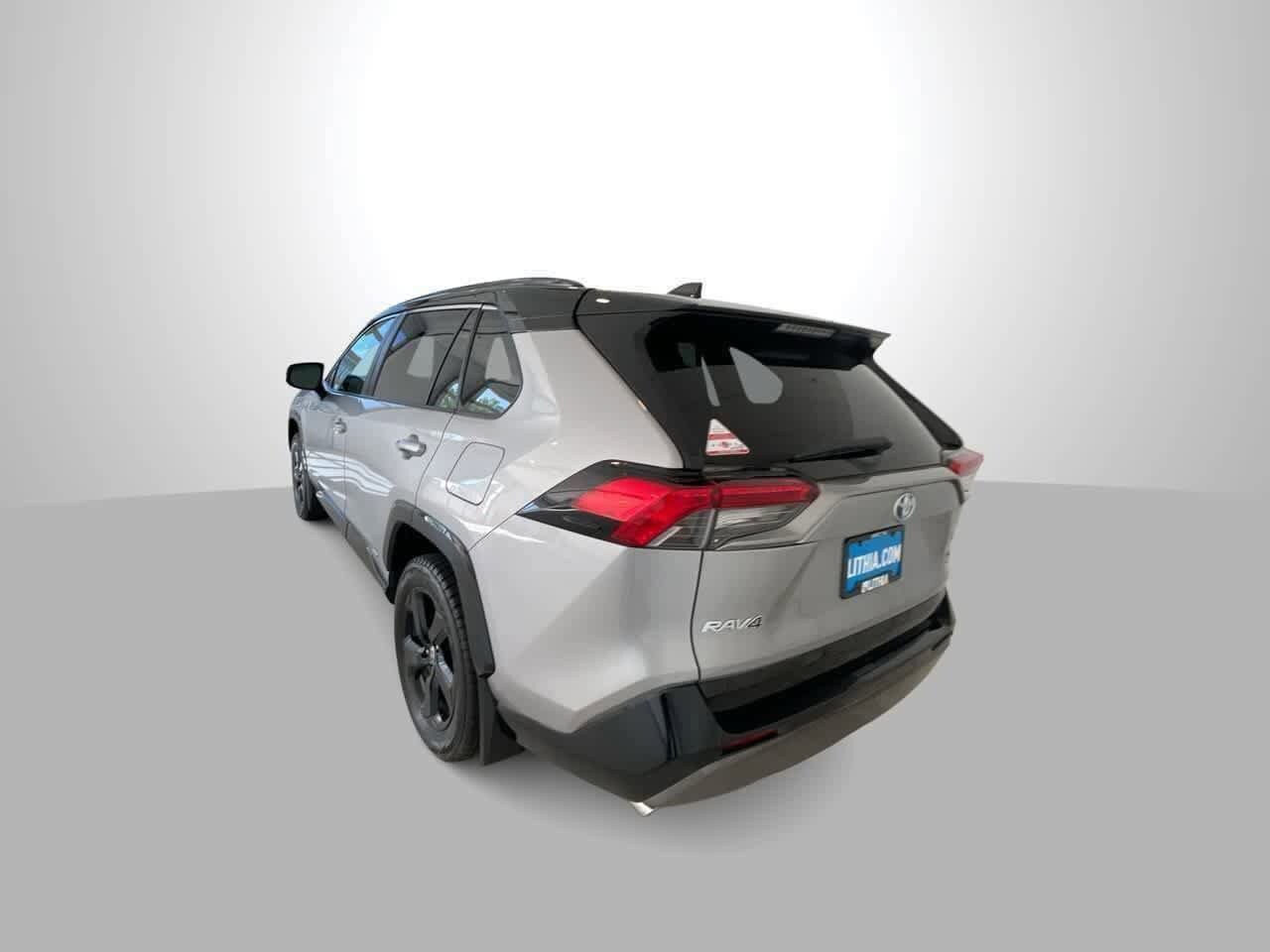 Thumbnail: 2021 Toyota RAV4 - 6