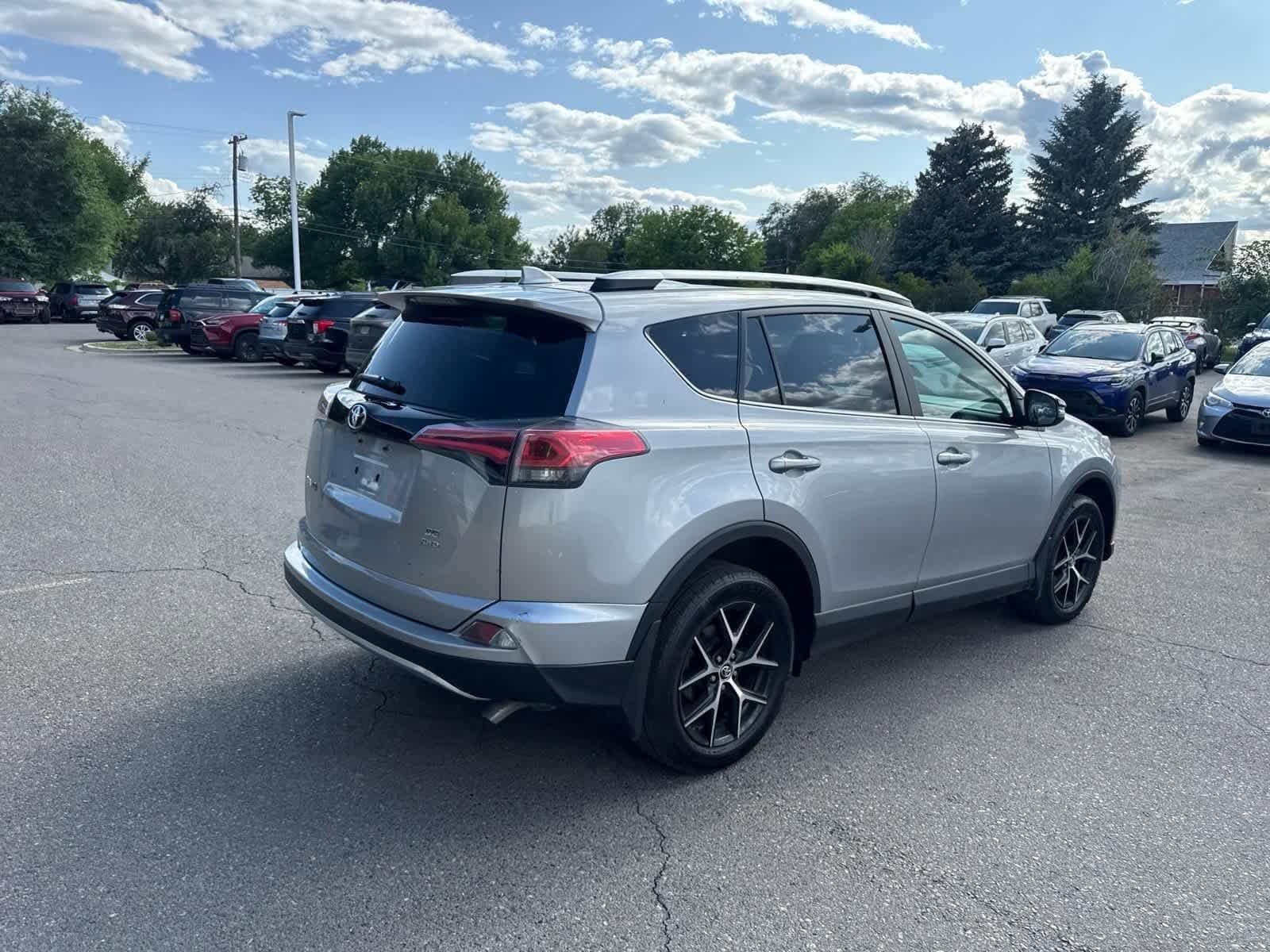Thumbnail: 2016 Toyota RAV4 - 21