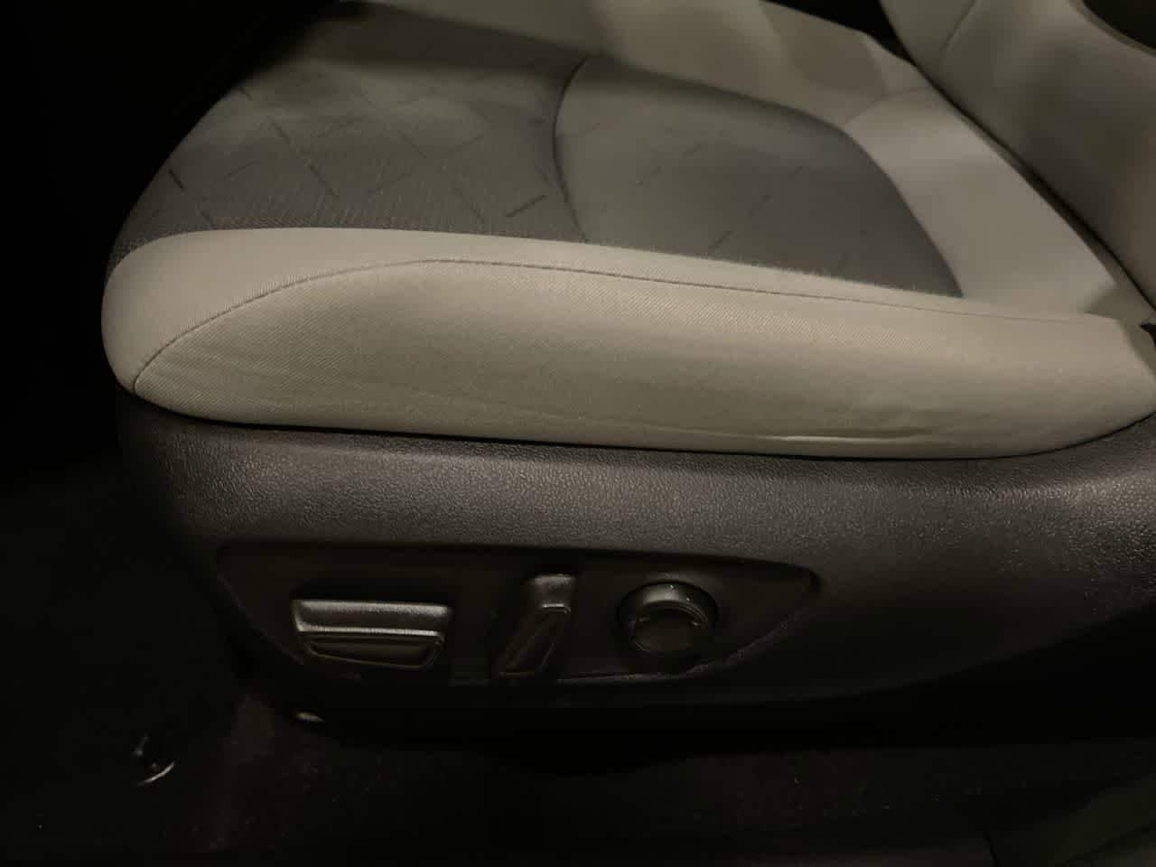 Thumbnail: 2021 Toyota RAV4 - 12