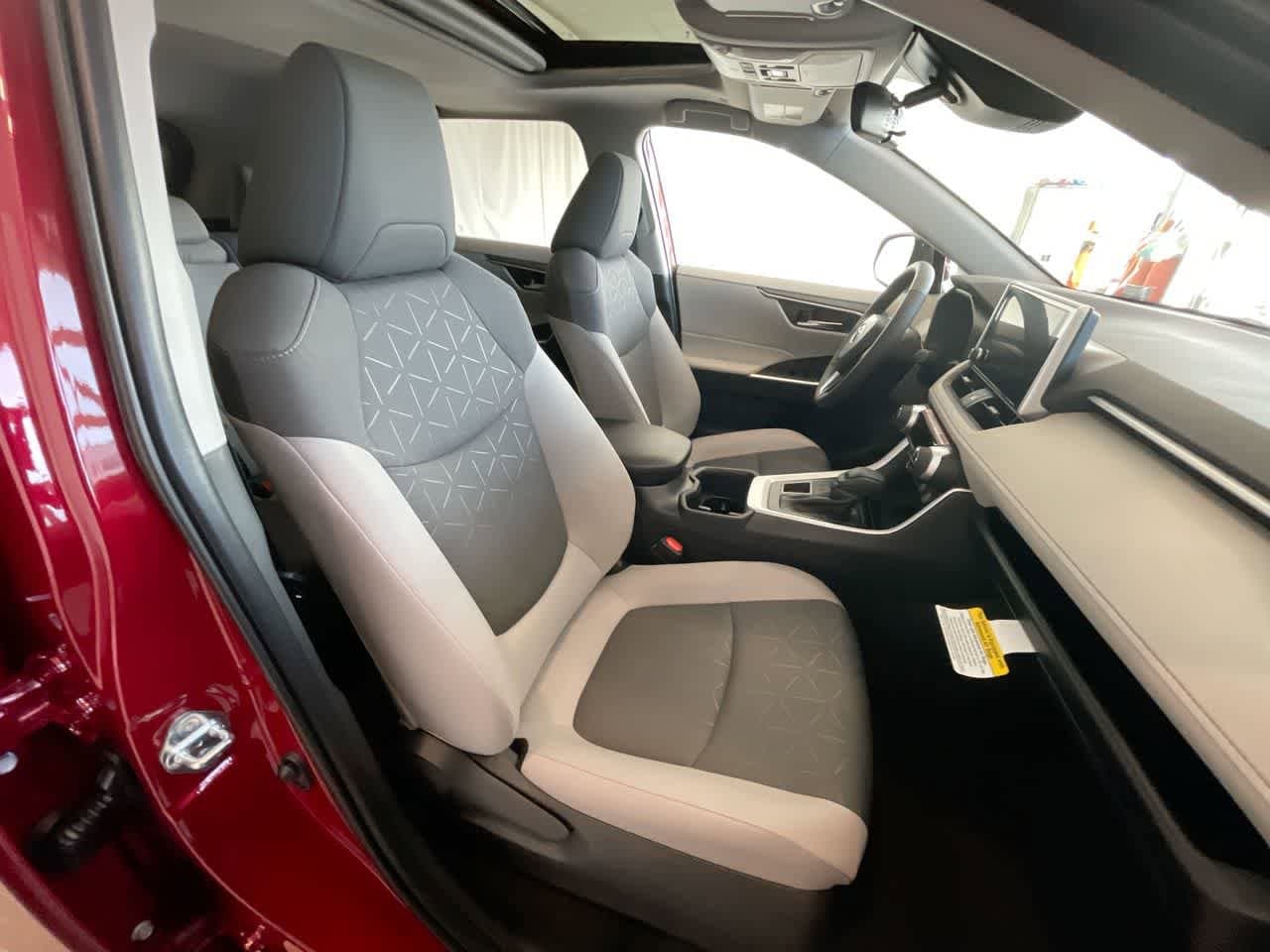 Thumbnail: 2025 Toyota RAV4 - 25