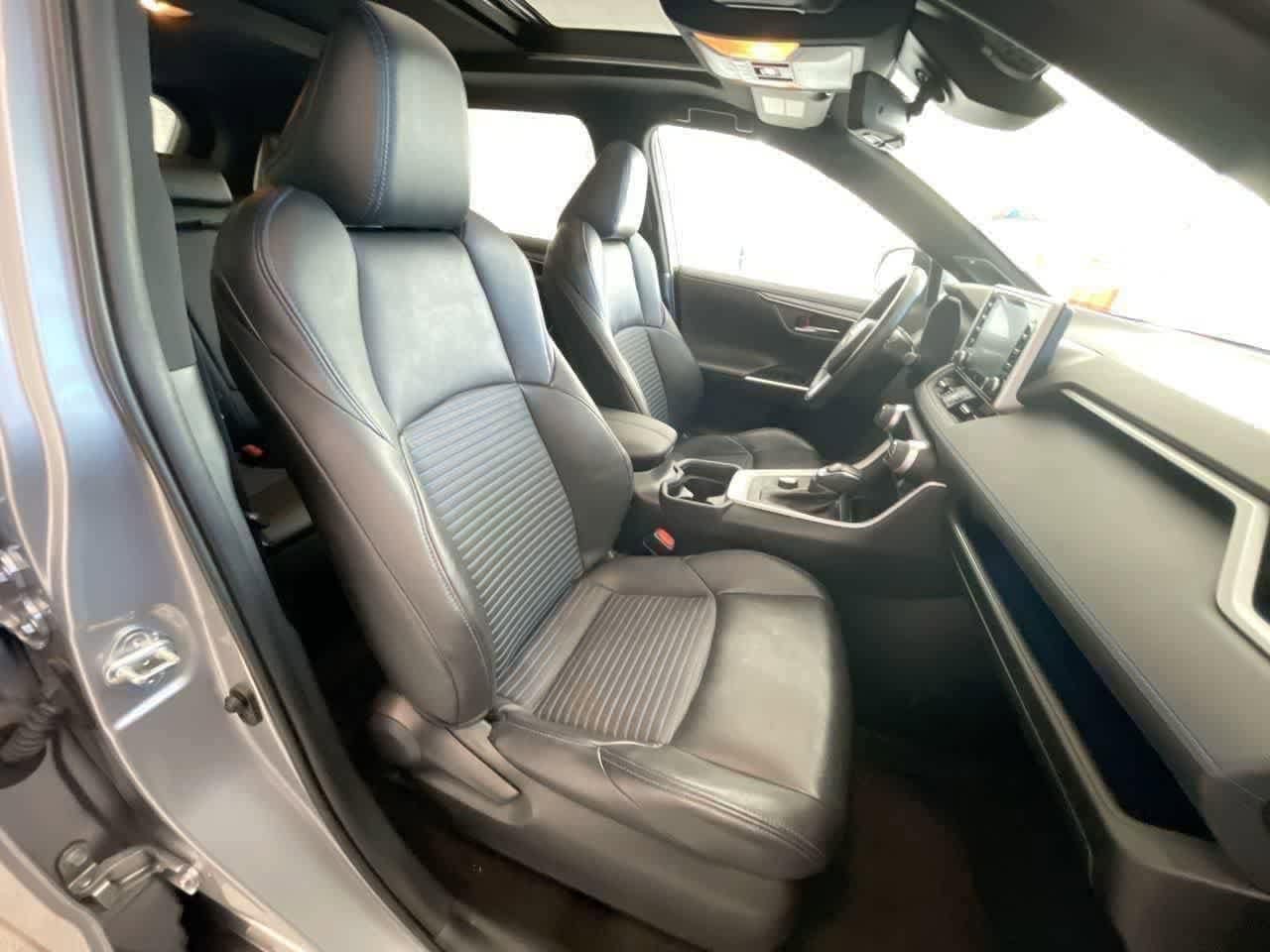 Thumbnail: 2021 Toyota RAV4 - 25