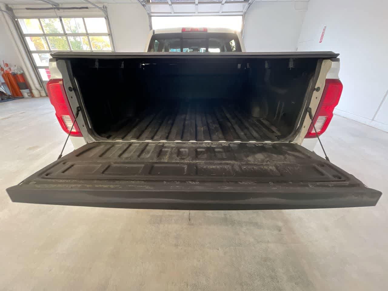 Thumbnail: 2018 Chevrolet Silverado 1500 - 23