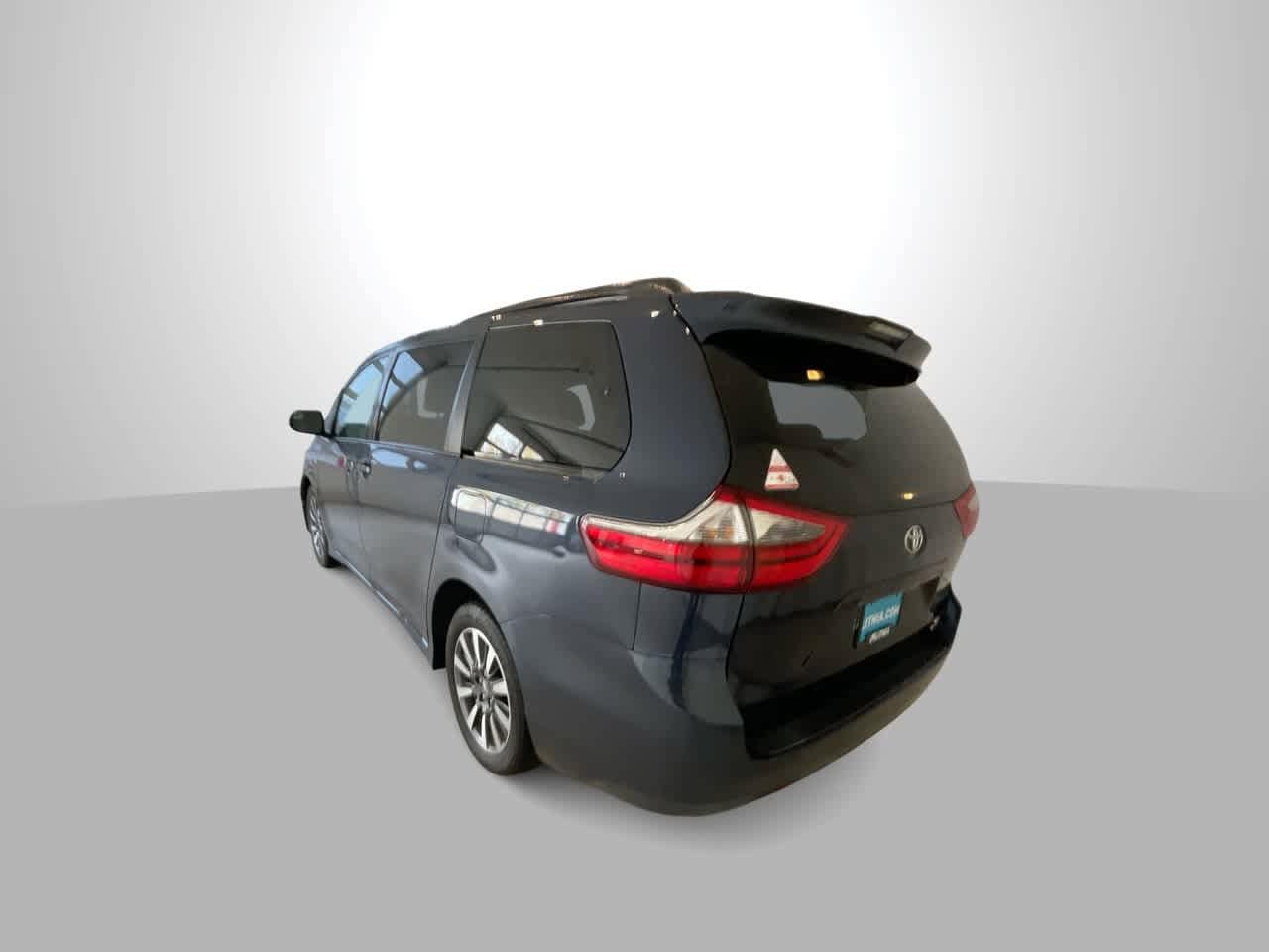 Thumbnail: 2020 Toyota Sienna - 6