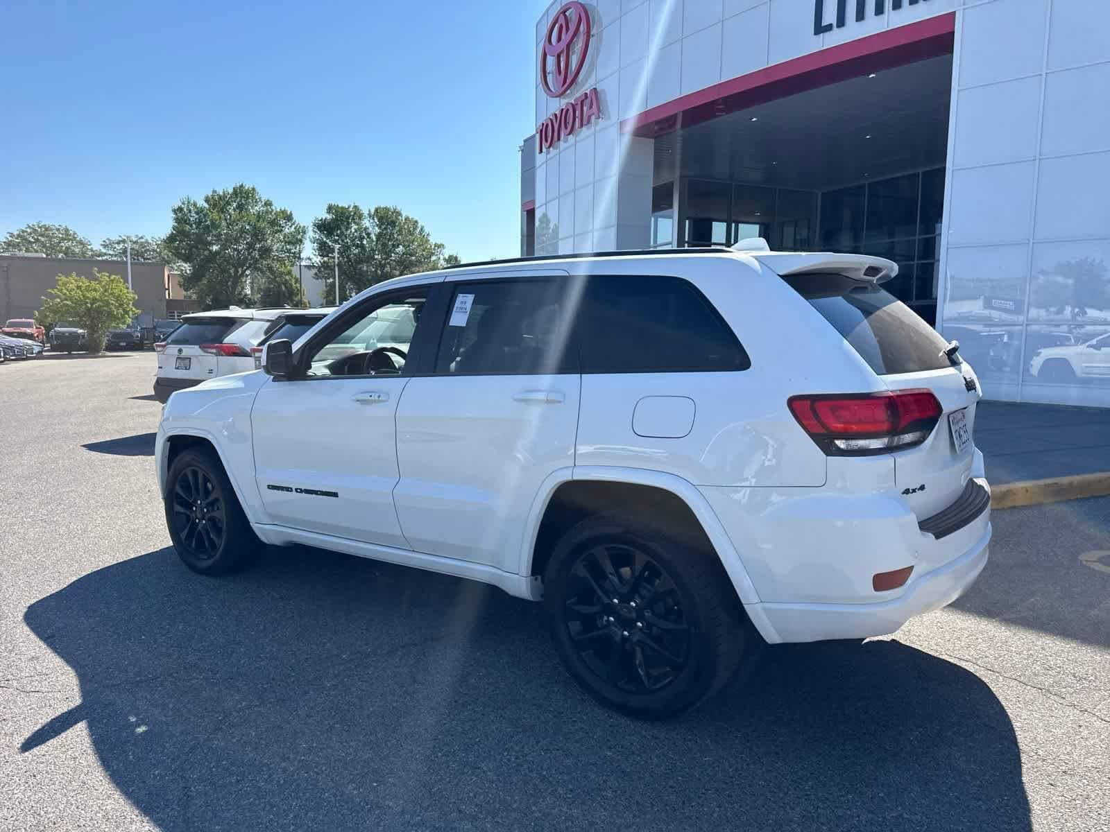Thumbnail: 2018 Jeep Grand Cherokee - 10