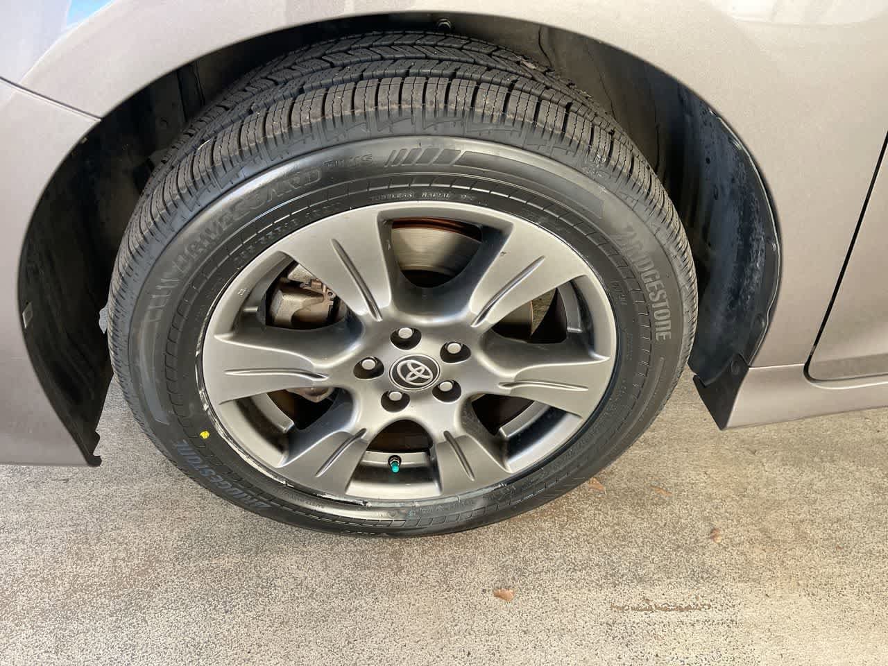 Thumbnail: 2020 Toyota Sienna - 10