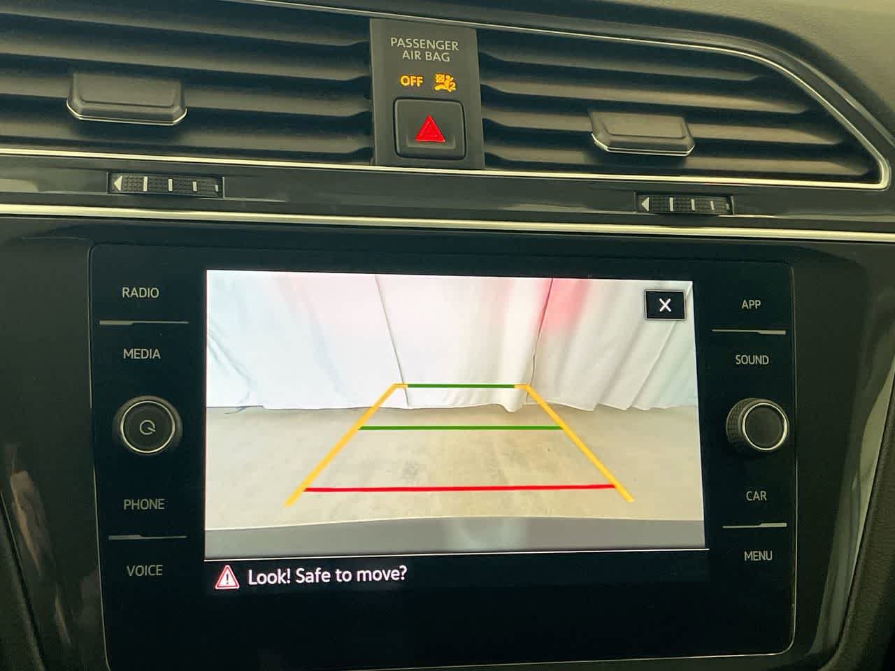 Thumbnail: 2021 Volkswagen Tiguan - 18