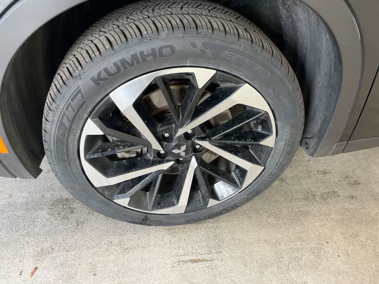 Thumbnail: 2022 Mitsubishi Outlander - 10