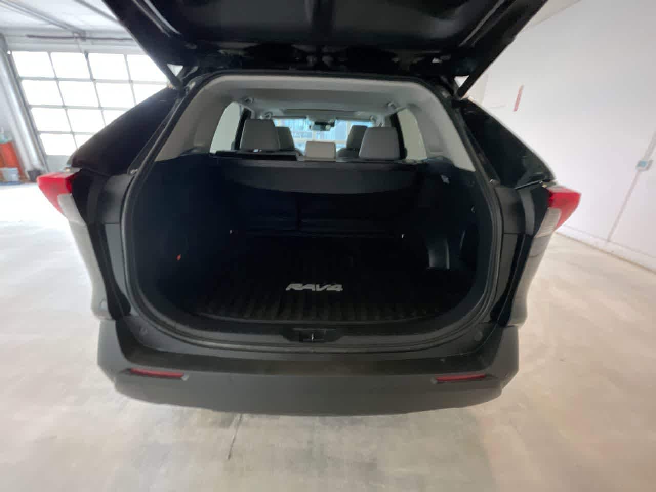 Thumbnail: 2021 Toyota RAV4 - 24