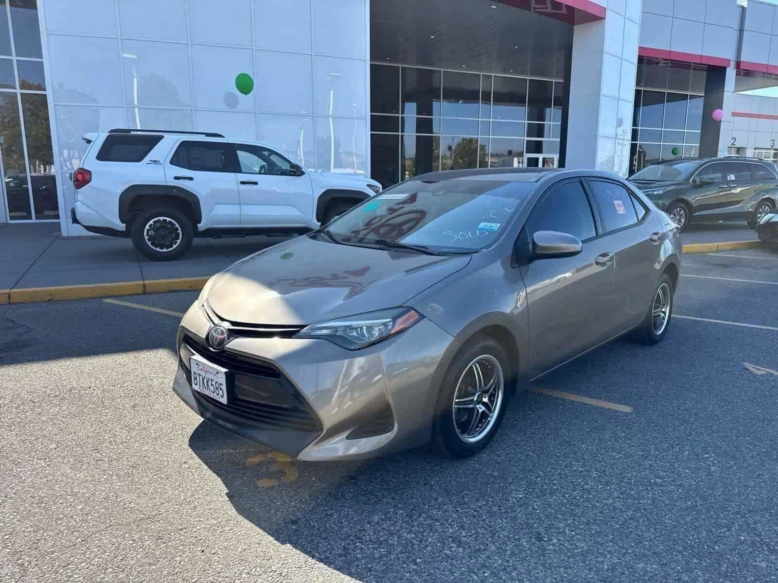 2019 Toyota Corolla LE photo 2