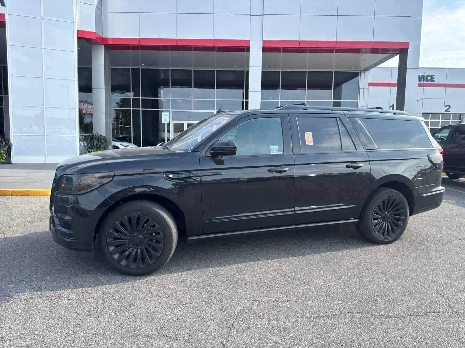 Thumbnail: 2019 Lincoln Navigator L - 2