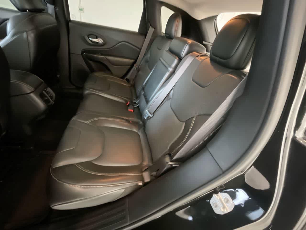 Thumbnail: 2015 Jeep Cherokee - 23