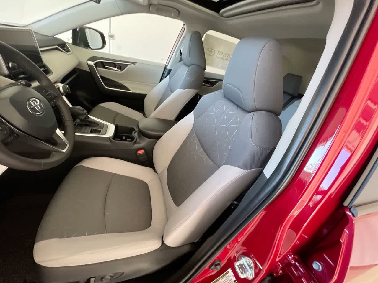 Thumbnail: 2025 Toyota RAV4 - 11