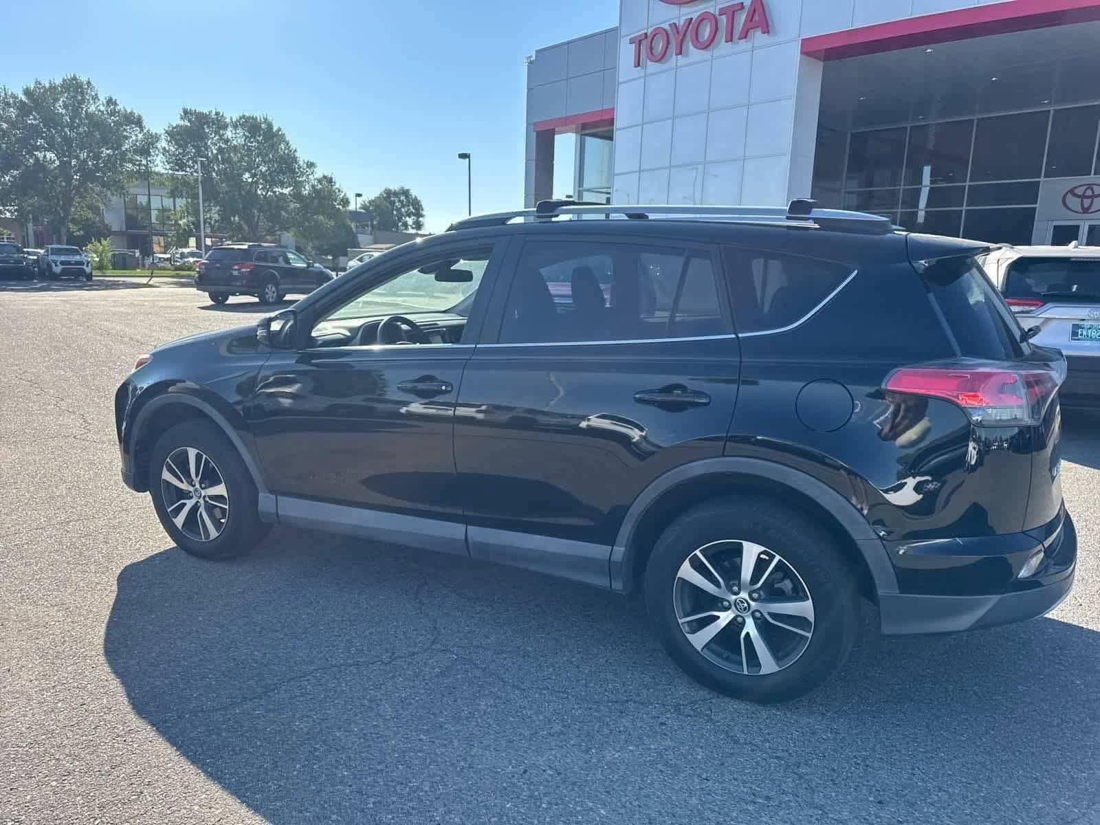 Thumbnail: 2018 Toyota RAV4 - 26