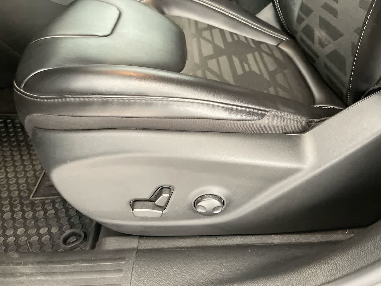 Thumbnail: 2022 Jeep Cherokee - 12