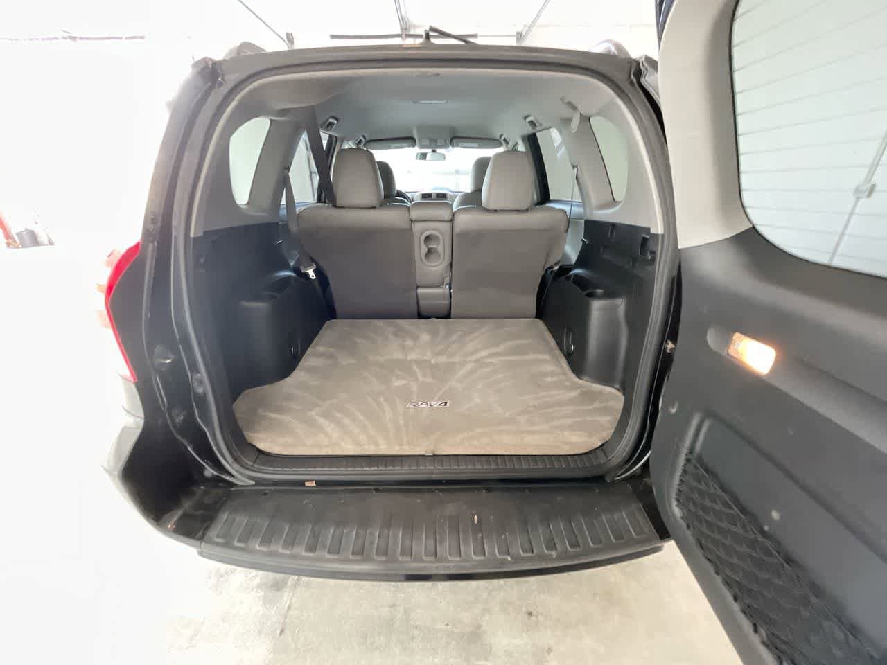 Thumbnail: 2012 Toyota RAV4 - 21