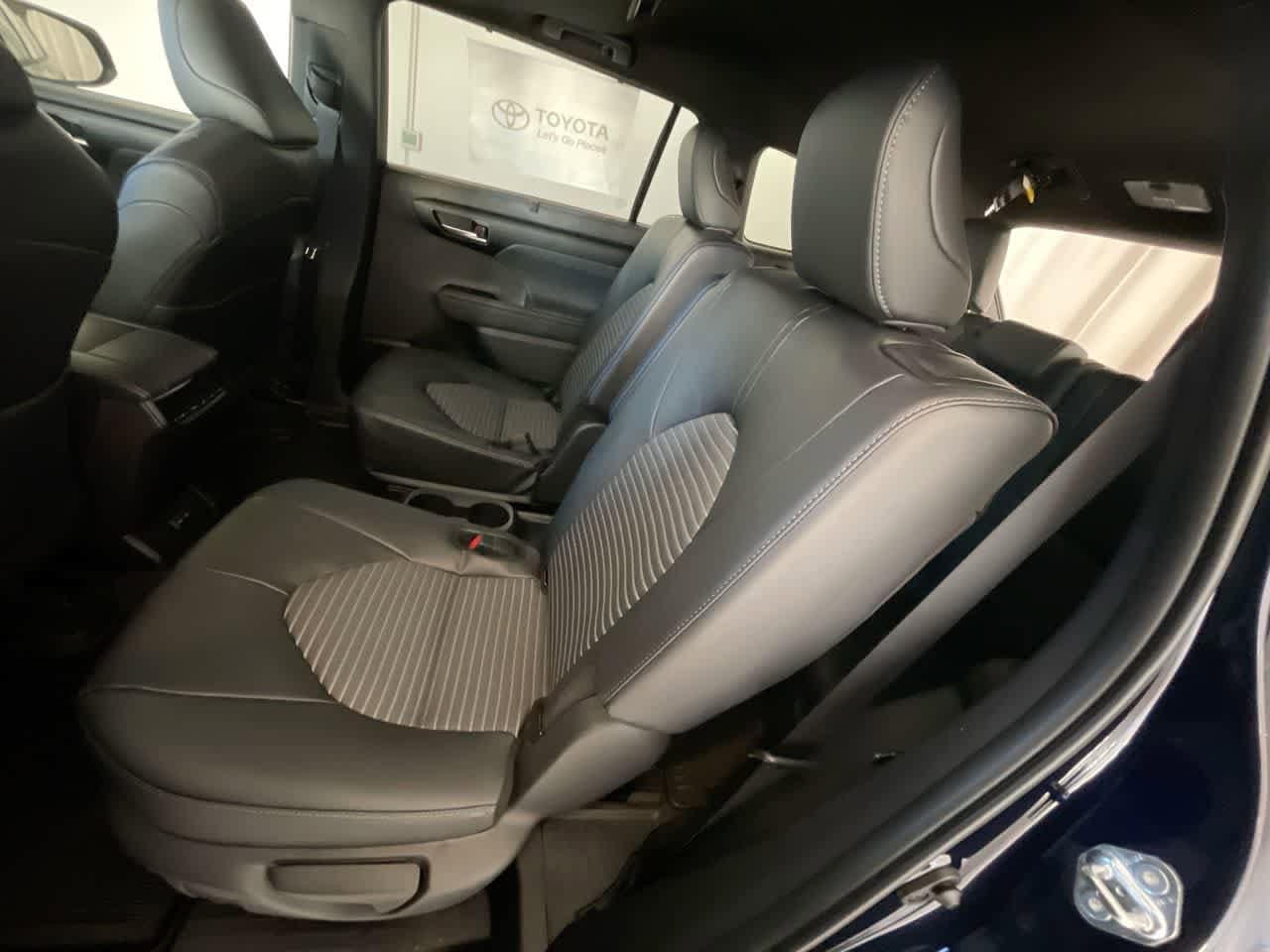 Thumbnail: 2026 Toyota Highlander - 23