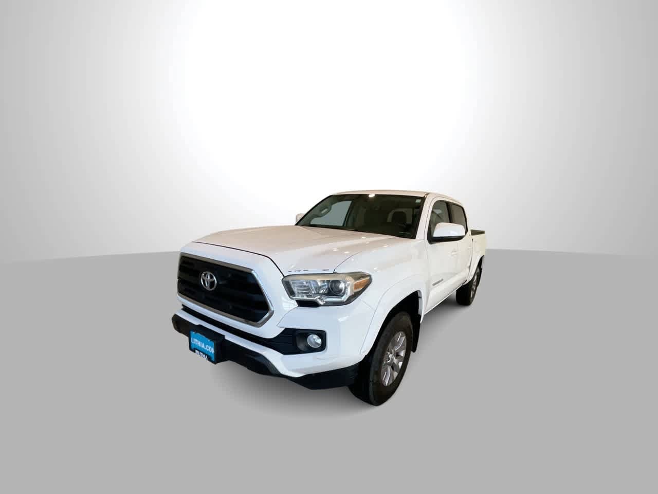 Thumbnail: 2016 Toyota Tacoma - 4