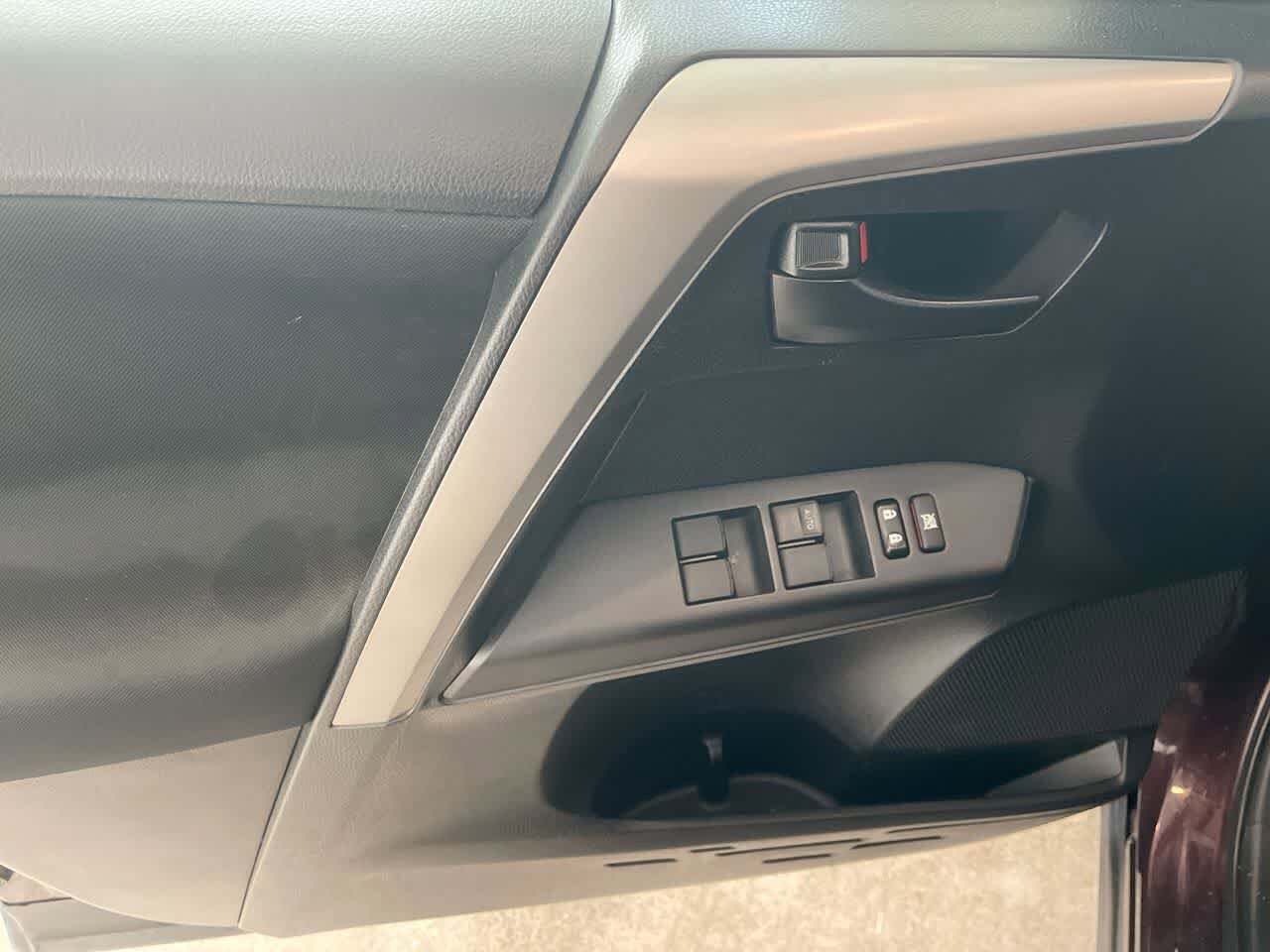 Thumbnail: 2018 Toyota RAV4 - 13