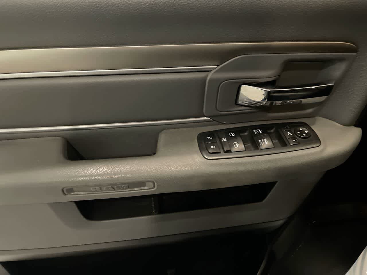 Thumbnail: 2019 RAM 1500 Classic - 13